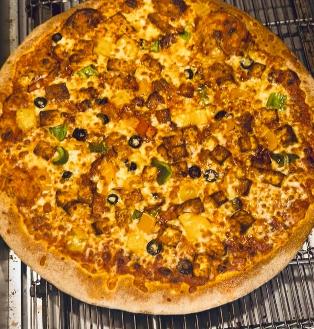 Tandoori Paneer Pizza.